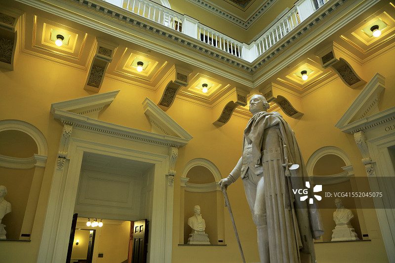 弗吉尼亚州议会大厦内的华盛顿雕像图片素材