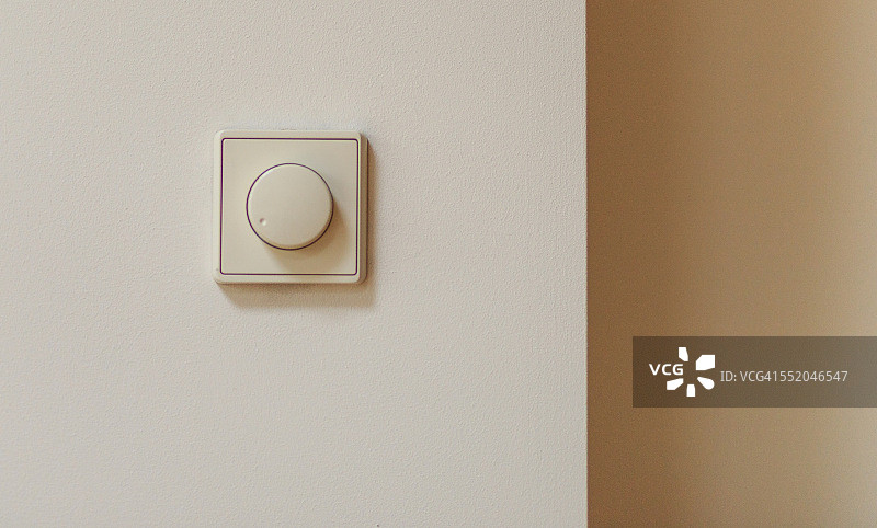 中性墙上的调光开关图片素材