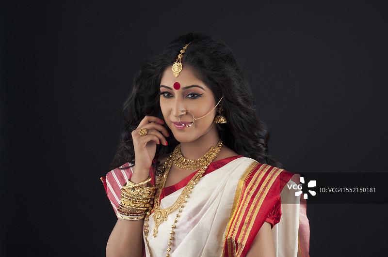 微笑的孟加拉女性图片素材