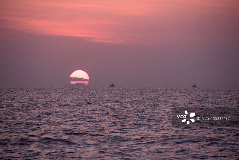 斯米兰群岛的日落美景图片素材