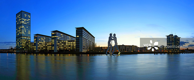 柏林东港前的新天际线图片素材