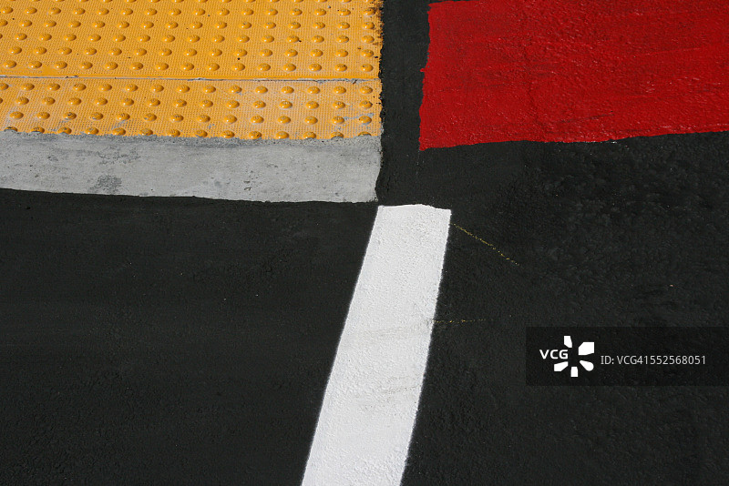 新粉刷的斑马线／蒙德里安风格图片素材