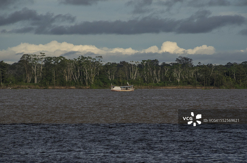 两河交汇图片素材