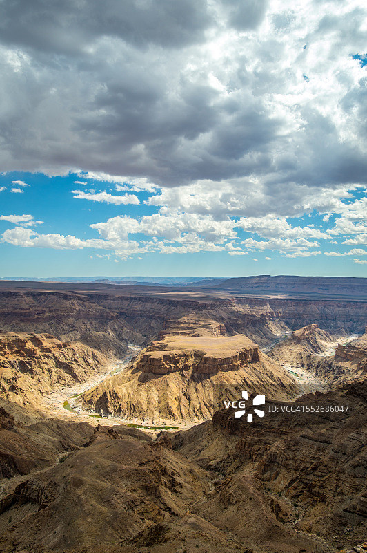 峡谷上空的云图片素材