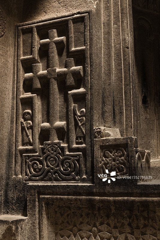 寺院内的浅浮雕十字架图片素材