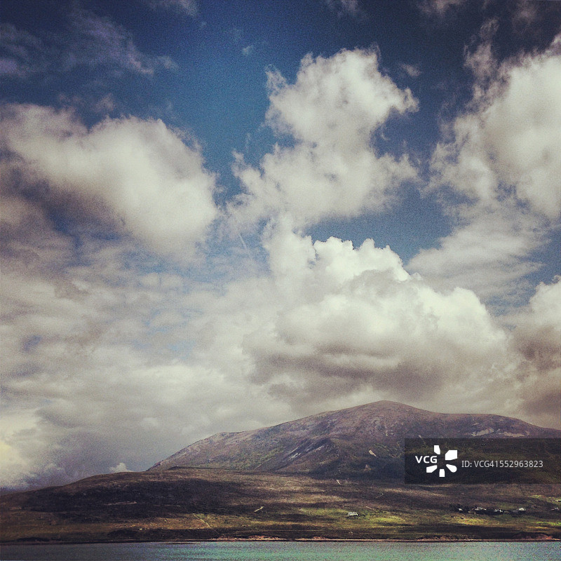 Achill山脉和美丽天空的壮丽景色图片素材