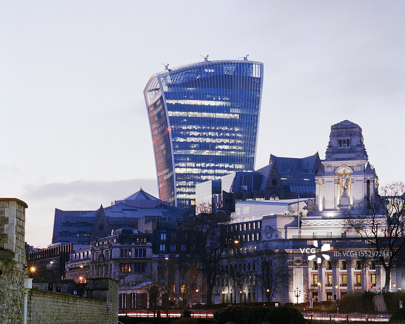 伦敦金融城的新旧办公楼图片素材