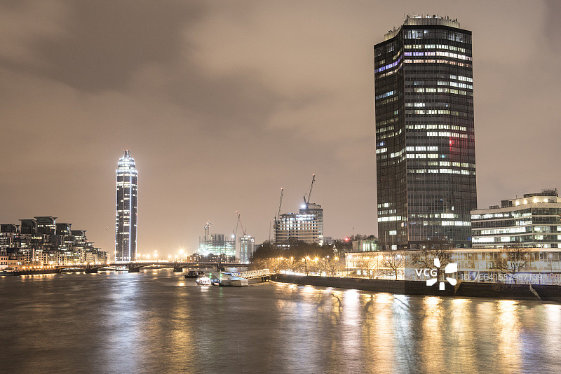 伦敦沃克斯豪尔和米尔班克大厦图片素材