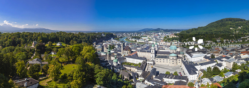 奥地利萨尔茨堡，霍亨萨尔茨堡要塞俯瞰老城图片素材
