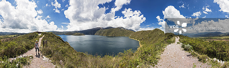 南美洲厄瓜多尔因巴布拉省科塔卡奇卡亚帕斯生态保护区，科塔卡奇，奎科查湖全景图片素材