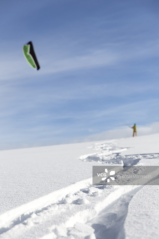 德国巴登-符腾堡州瓦尔茨胡特-廷根雪地风筝冲浪者图片素材