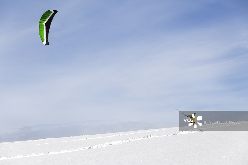 德国巴登-符腾堡州瓦尔茨胡特-廷根雪地风筝冲浪者图片素材