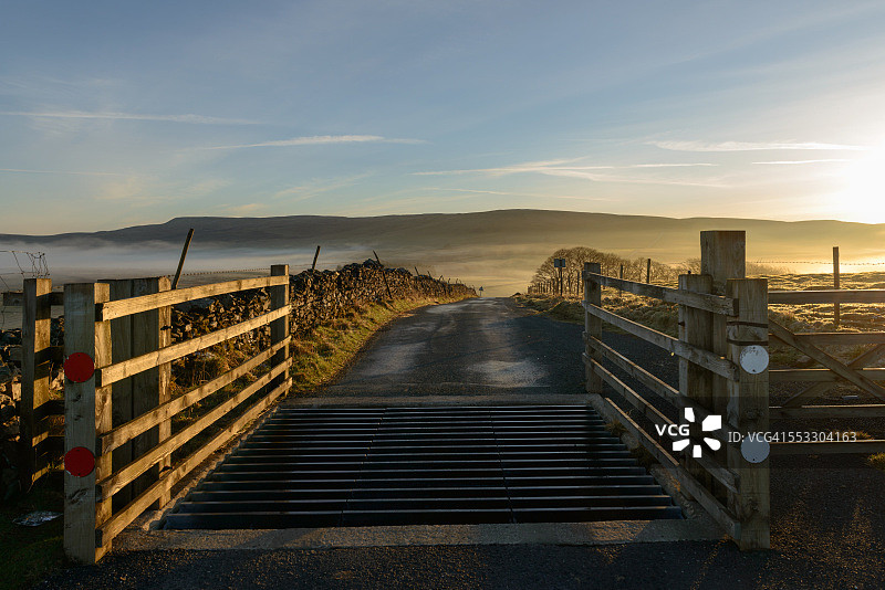 乡间小路图片素材