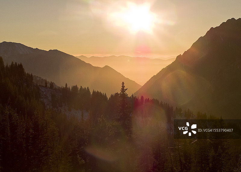 山间阳光图片素材