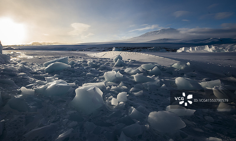 南极洲罗斯海麦克默多海峡冰冻的破裂表面图片素材