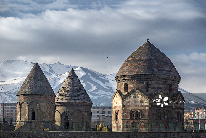土耳其埃尔祖鲁姆老旧陵墓图片素材