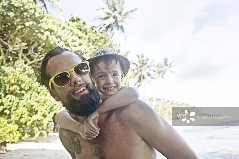 父子在斯里兰卡度假图片素材