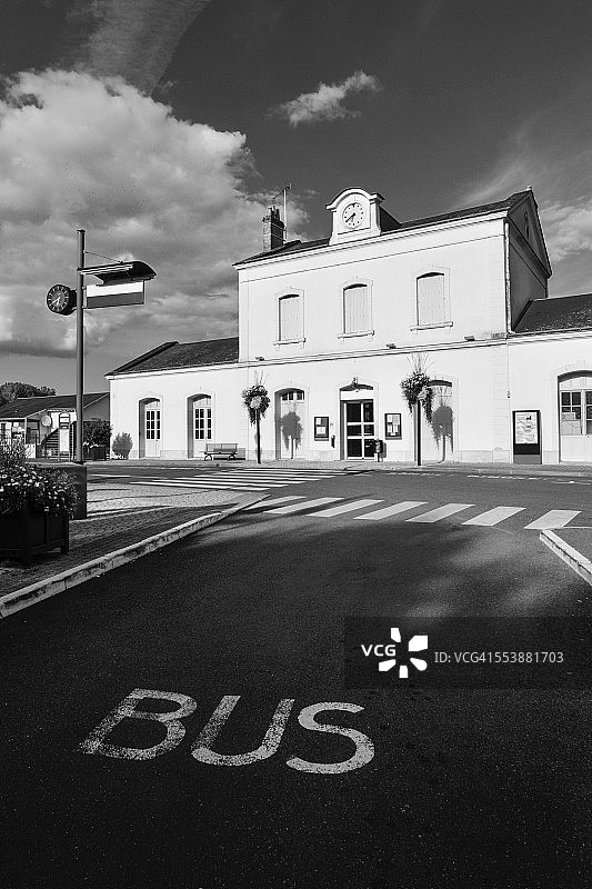 通往火车站的公交车道图片素材