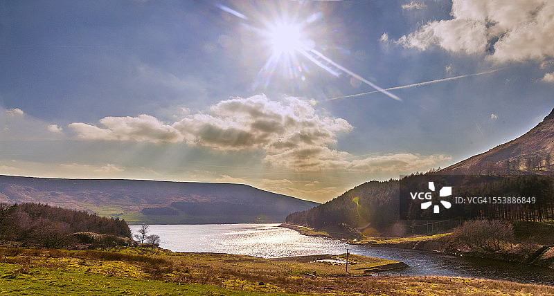 多夫石上空的晴朗天空图片素材