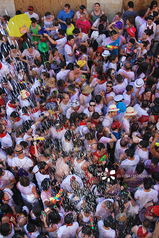 淋湿的人们图片素材