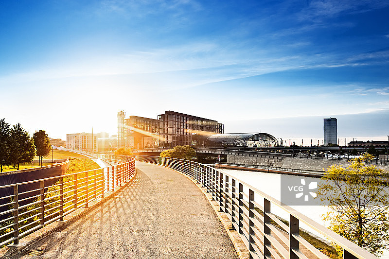 柏林中央火车站的日落图片素材