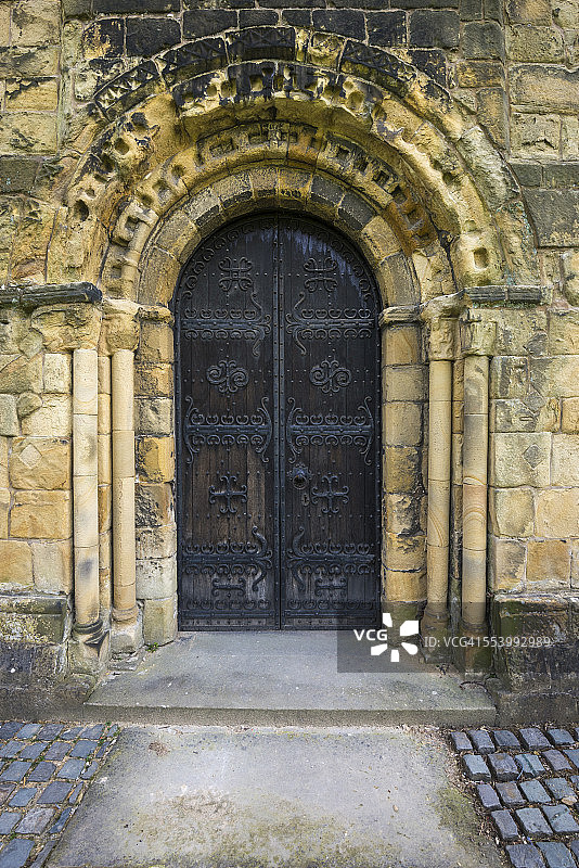 德比郡贝克韦尔教堂的古老门廊图片素材