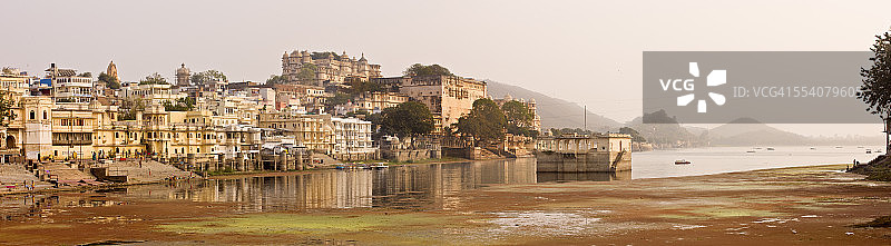 皮丘拉湖、老城区和城市宫殿建筑群图片素材