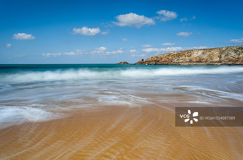 基伯龙的蓝天白云的美丽一天图片素材