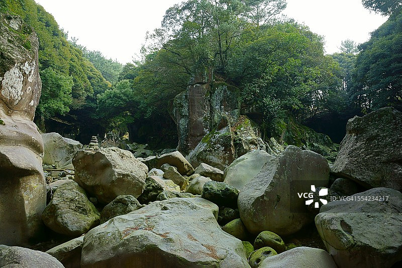 板门店山谷中的大岩石图片素材