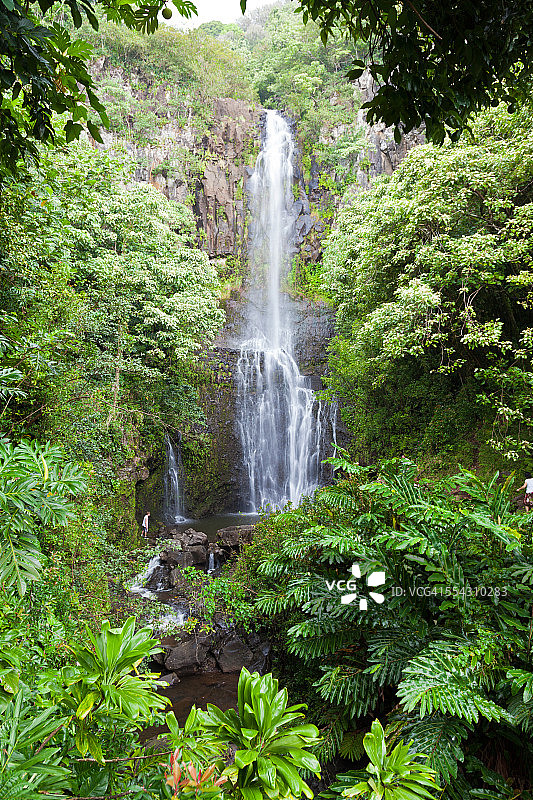 毛伊岛哈纳附近的南瓦伊卢阿瀑布图片素材