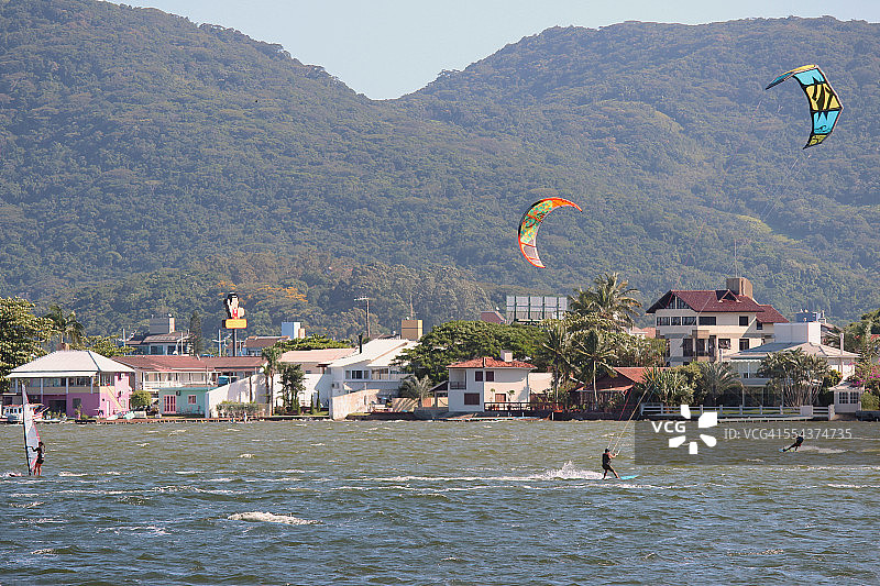 风中漫步图片素材