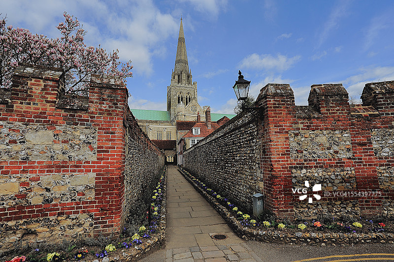 奇切斯特大教堂与小路图片素材