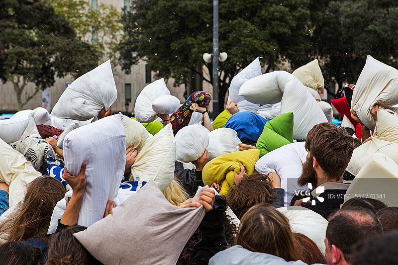 巴塞罗那枕头大战快闪活动图片素材