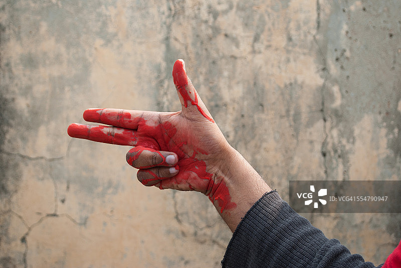 男人用手指摆姿势图片素材