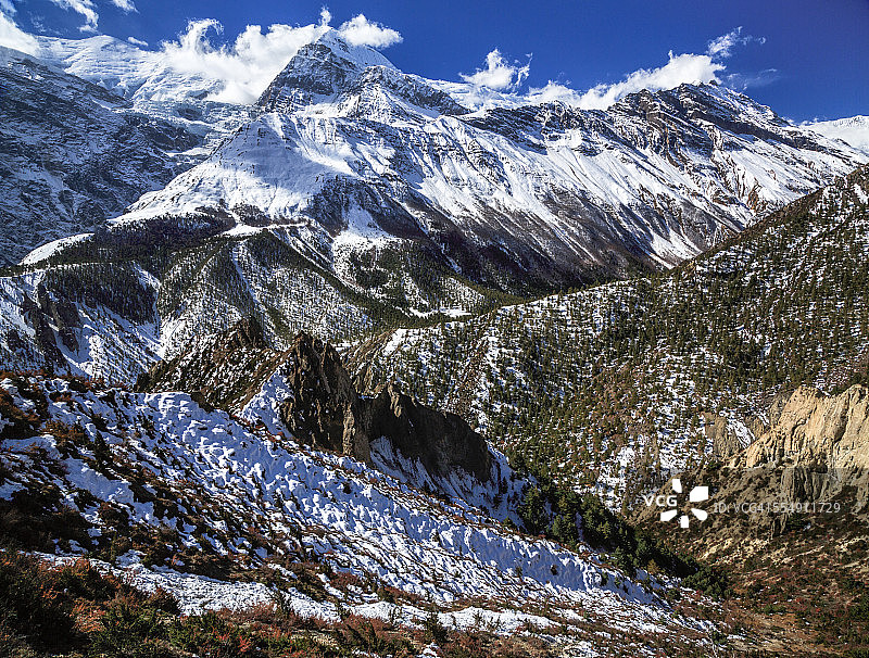 尼泊尔安娜普尔纳环线雪山图片素材