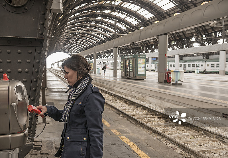 女人打电话图片素材