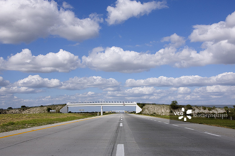四车道公路图片素材