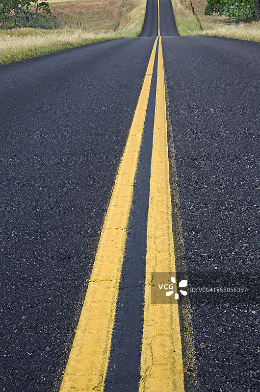 空旷的乡村公路图片素材