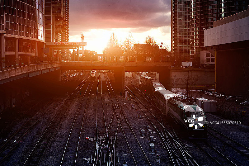 列车进站图片素材