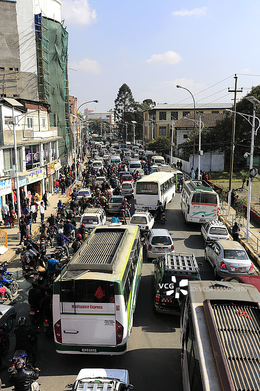 加德满都的汽车和卡车交通图片素材