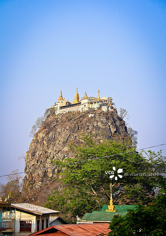 波巴山上的佛教寺院图片素材