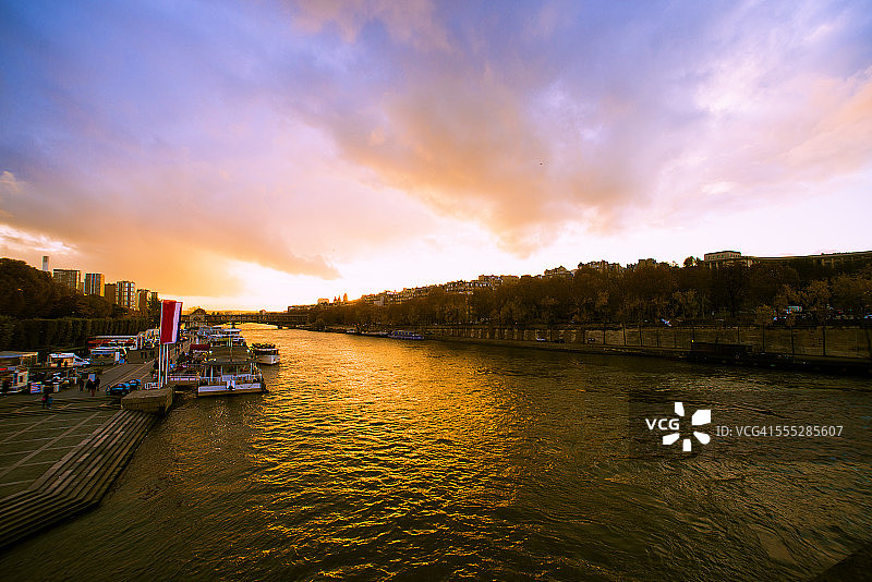 塞纳河日落，巴黎图片素材