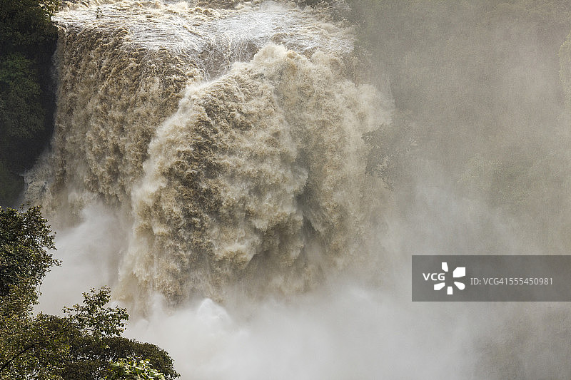 青尼罗河瀑布图片素材