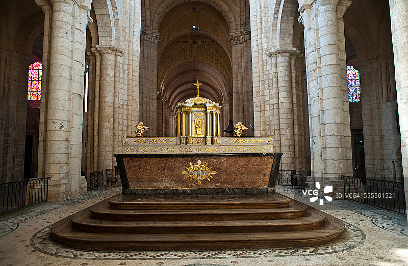 蒙蒂尔内夫教堂内的圣坛图片素材