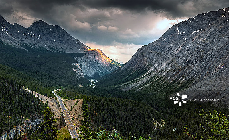 加拿大的冰原大道图片素材