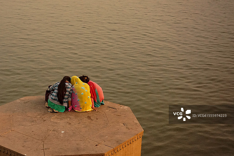 恒河上的朝圣者图片素材