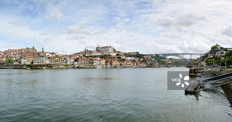 俯瞰波尔图市的杜罗河全景图片素材