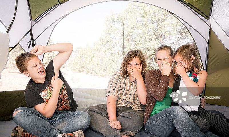 有体味的青少年图片素材