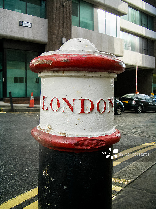 伦敦金融城的系缆柱图片素材