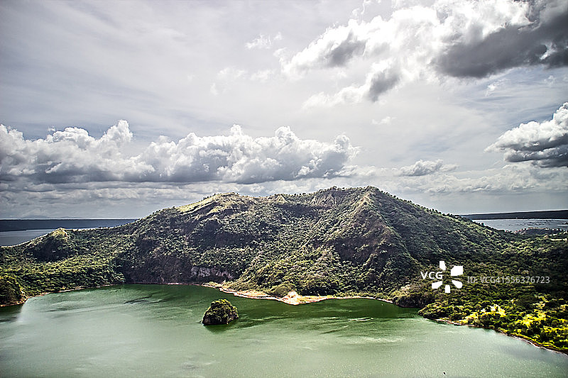 菲律宾塔尔火山顶部图片素材